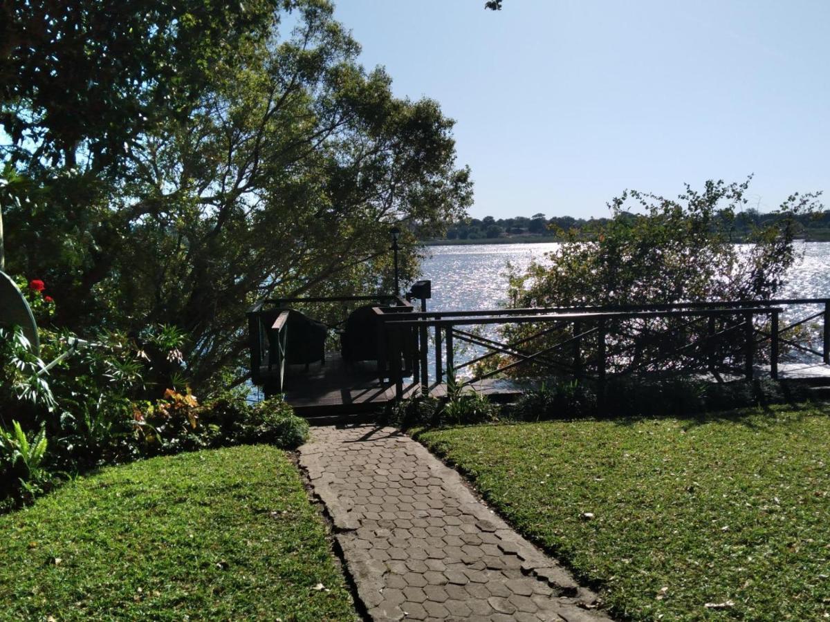Caprivi River Lodge Катима-Мулило Экстерьер фото